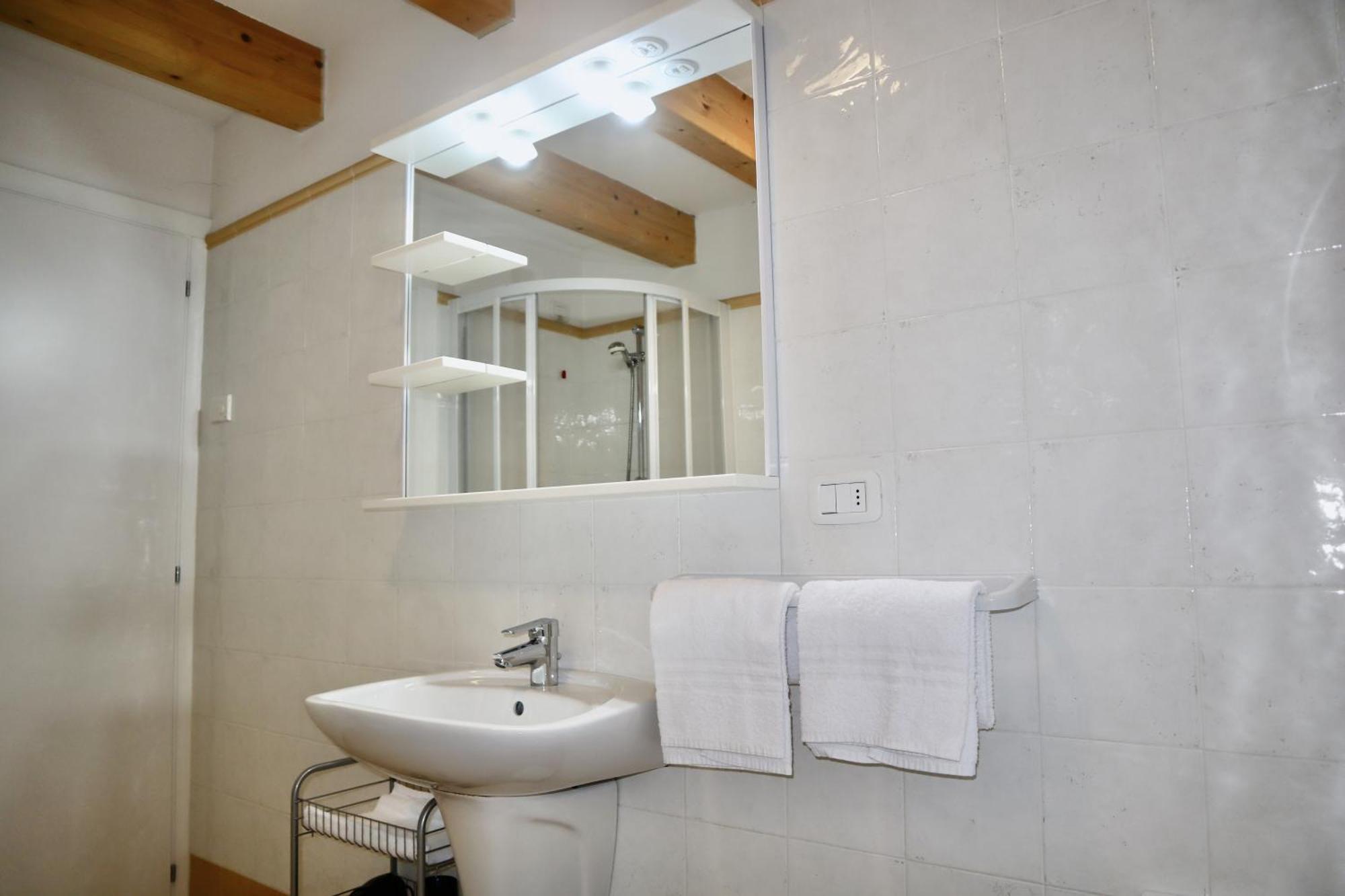 Windshouse Apartments Torbole Sul Garda Bagian luar foto