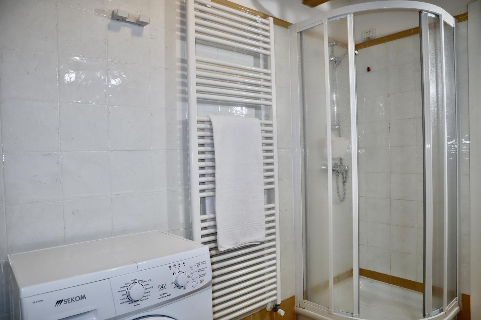Windshouse Apartments Torbole Sul Garda Bagian luar foto